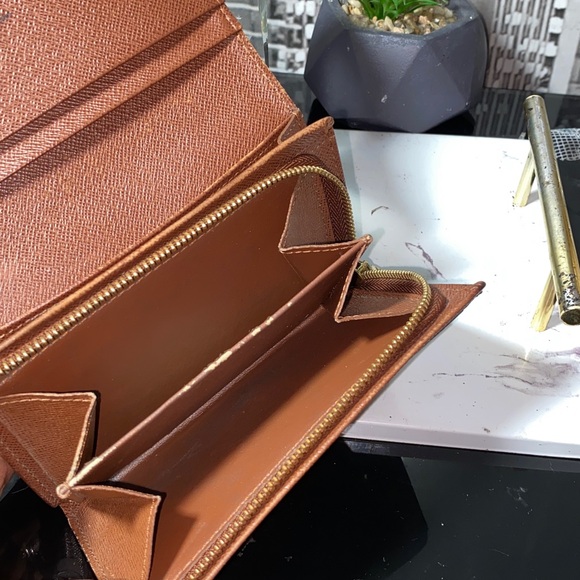 Authentic Louis Vuitton Monogram Bifold Zippy Wallet - Picture 12 of 16